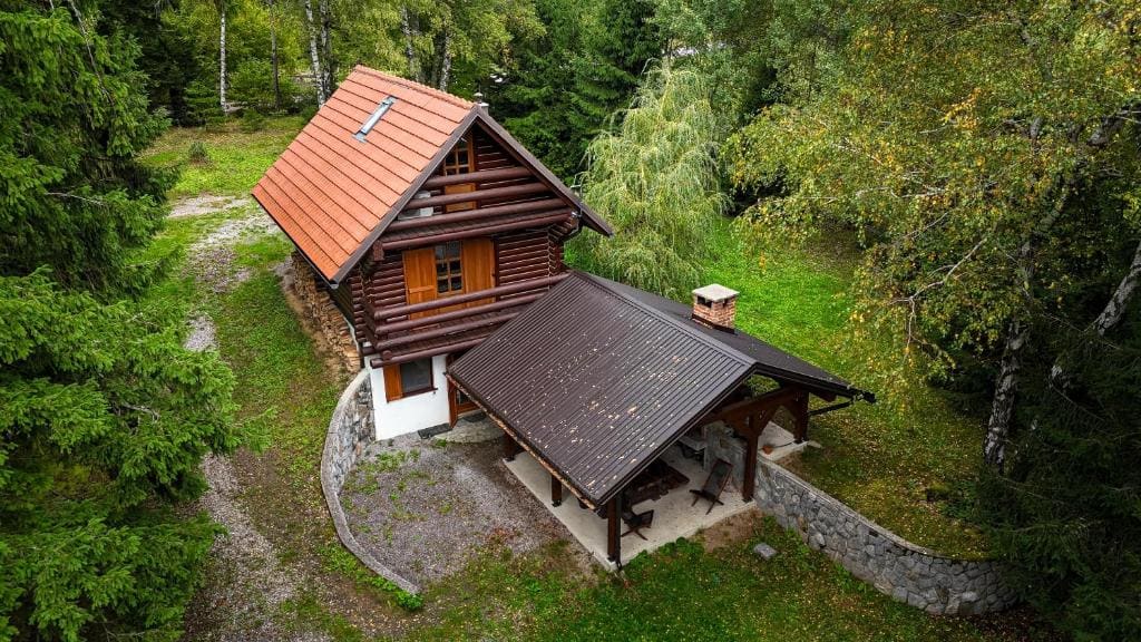 Pine Lodge - View 5