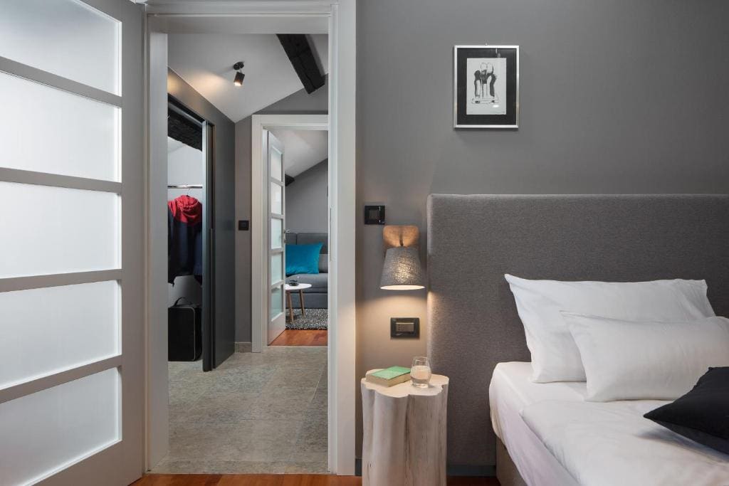 Rialto Residence - View 5