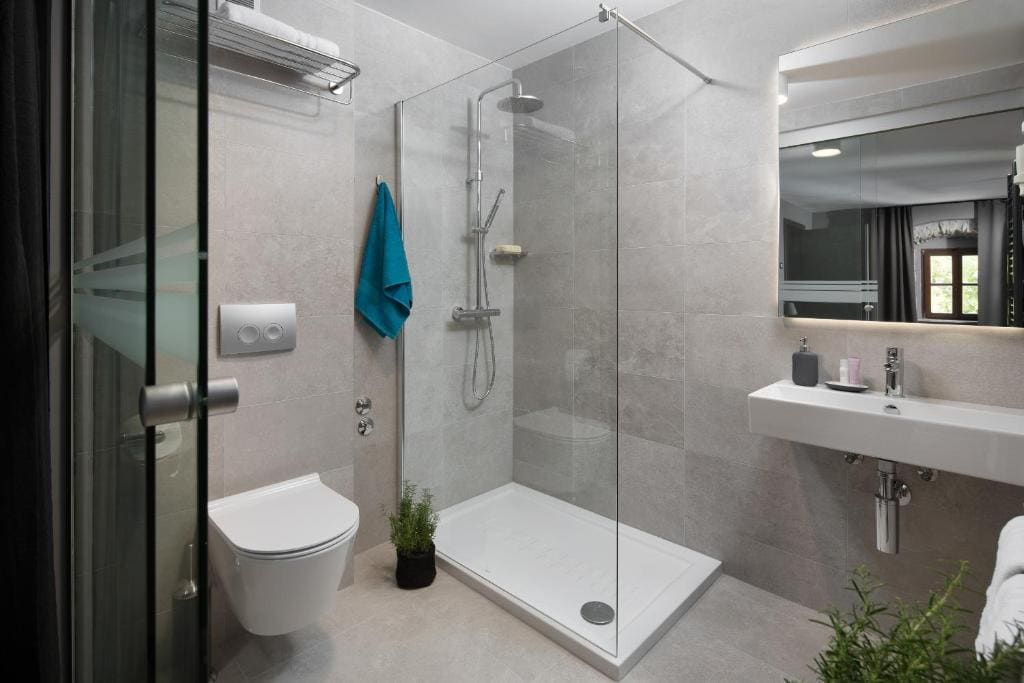 Rialto Residence - View 6