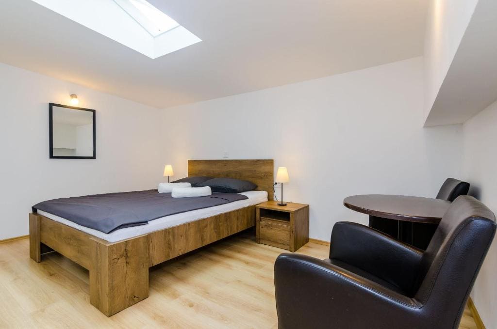 Rooms Baza - Main view