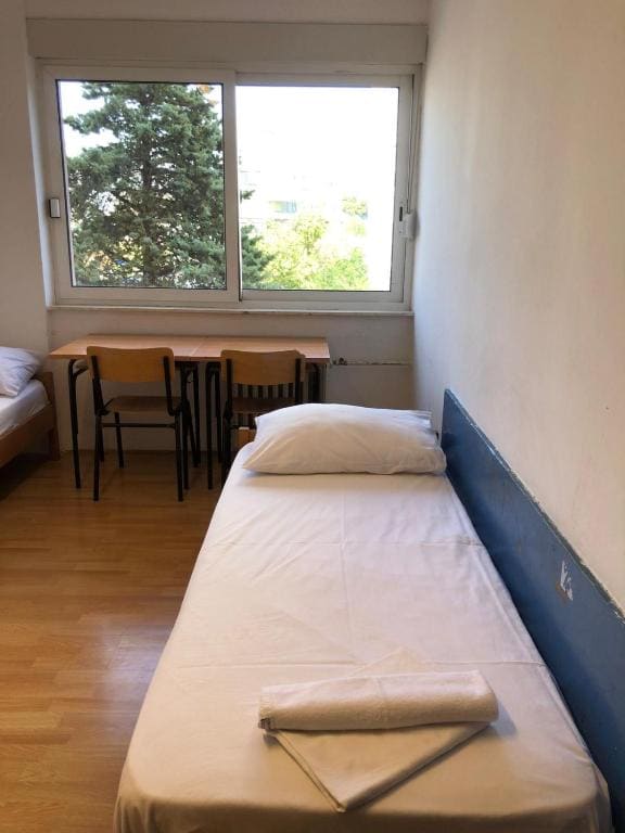 Split Summer Budget Rooms - Main view