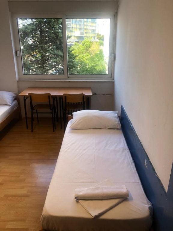Split Summer Budget Rooms - View 6