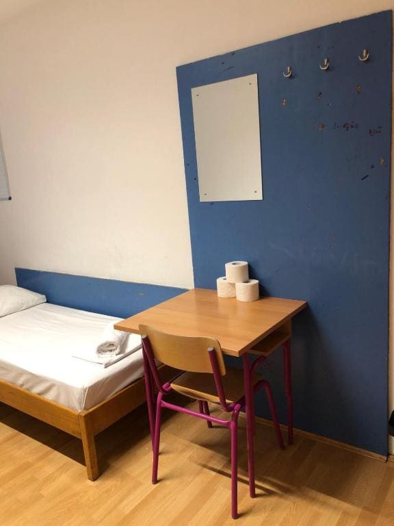 Split Summer Budget Rooms - View 4