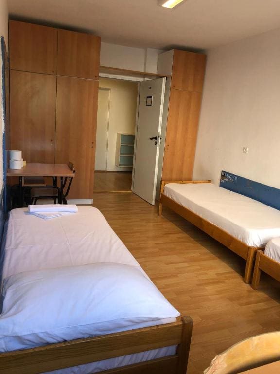 Split Summer Budget Rooms - View 2