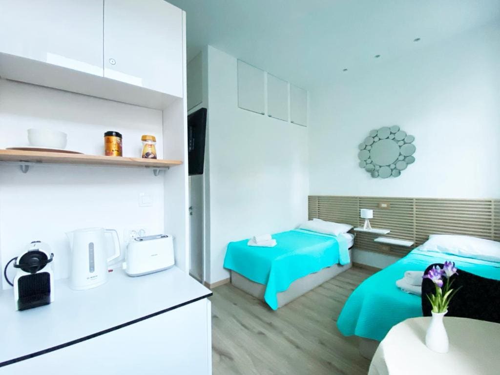 Iris Central En-suite Room - Cozy Base near Old Town - View 3