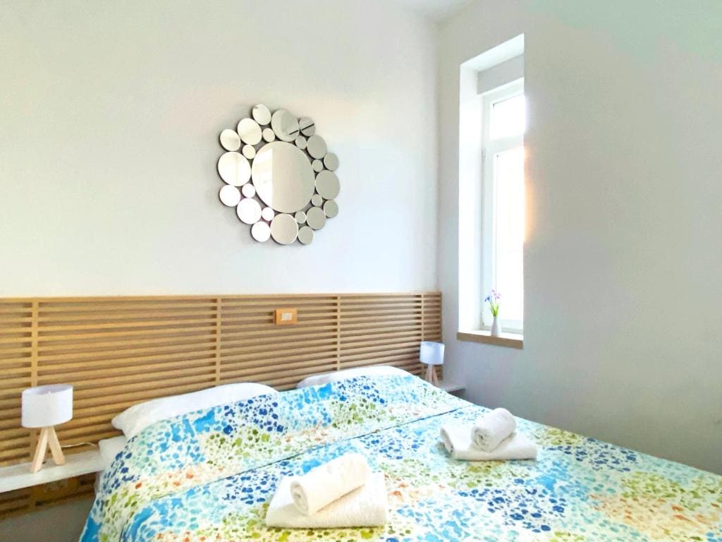 Iris Central En-suite Room - Cozy Base near Old Town - View 2