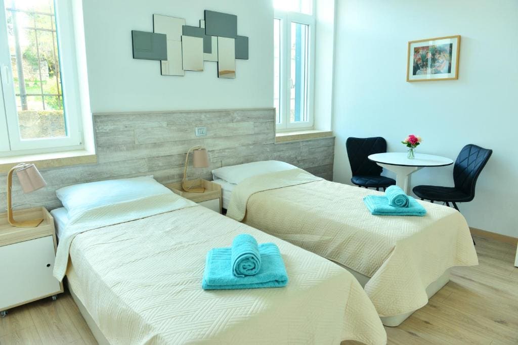 En-suite Rose on Rokova St - 5 min Walk to Old Town Split - View 7