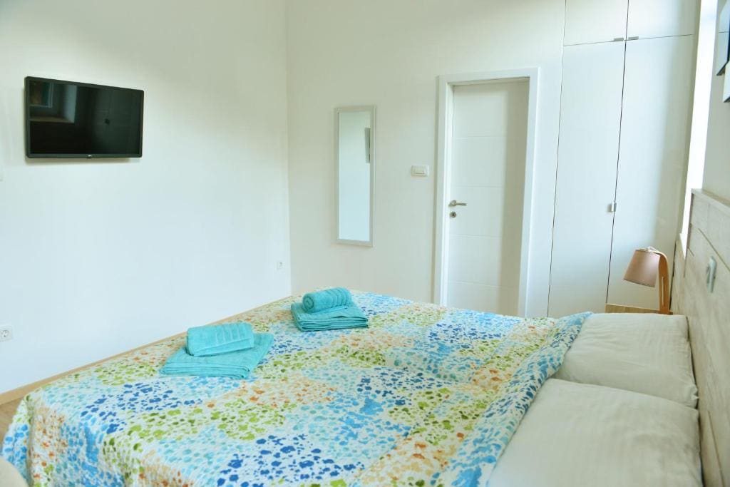 En-suite Rose on Rokova St - 5 min Walk to Old Town Split - View 5