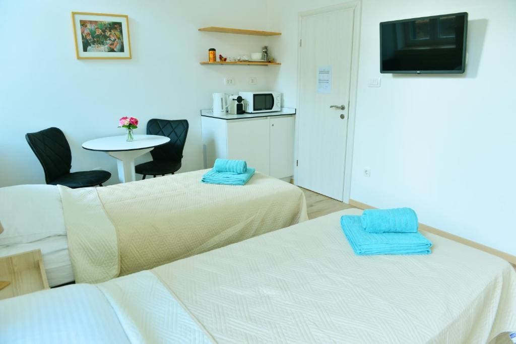En-suite Rose on Rokova St - 5 min Walk to Old Town Split - View 6