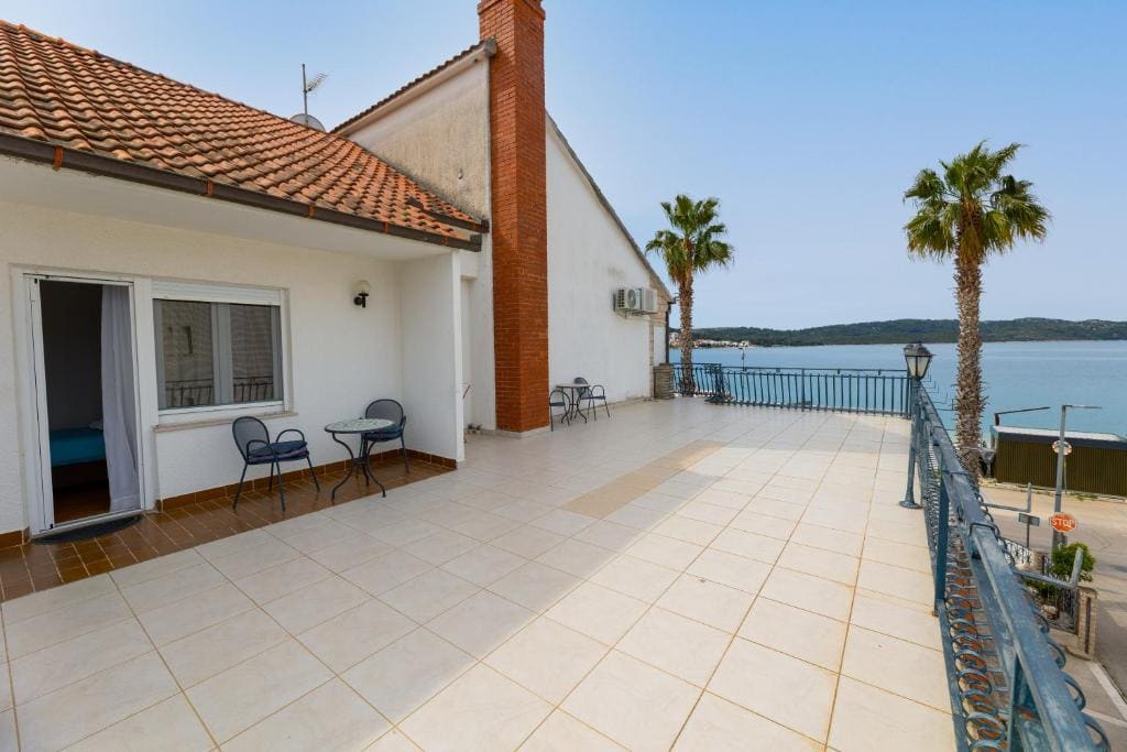 Villa Okruk-10 meters away from the beach - Main view