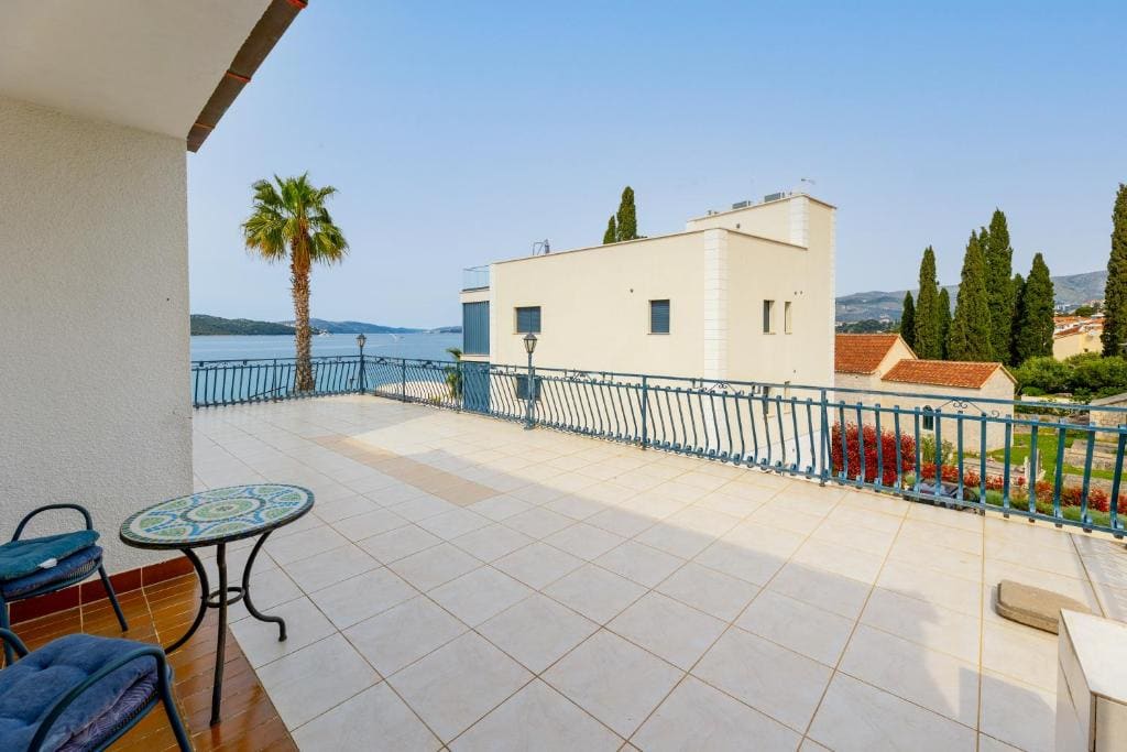 Villa Okruk-10 meters away from the beach - View 3