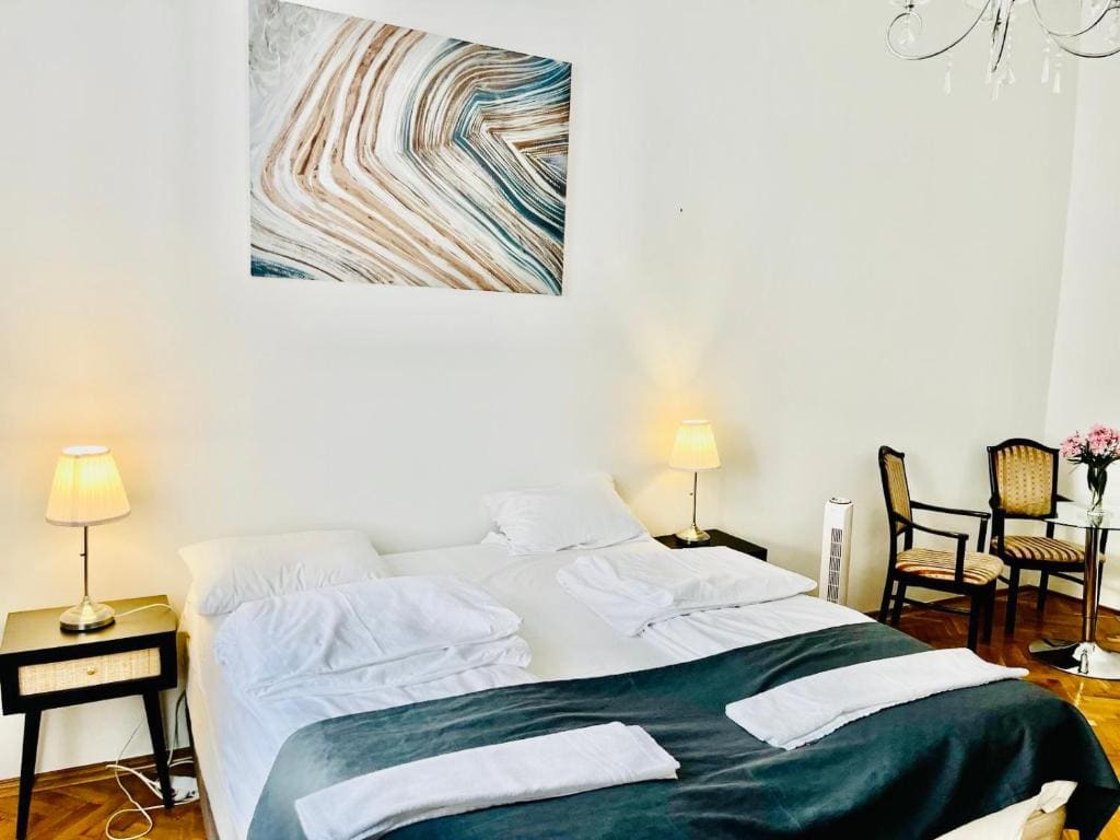 City Rooms - View 2