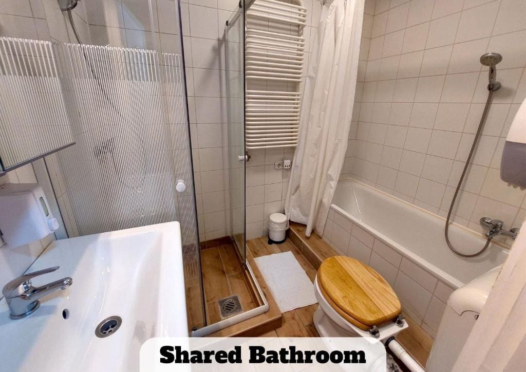 Black Sheep Budapest Smart Rooms - View 4