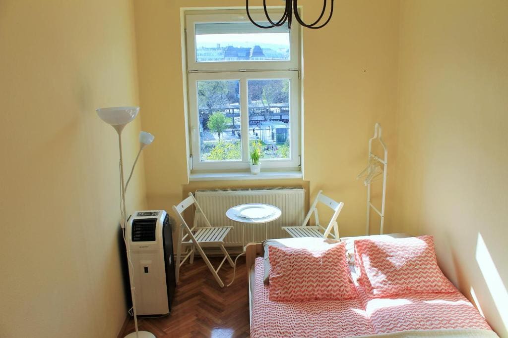 B3 City Rooms - View 2