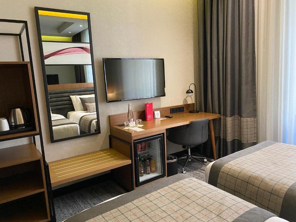Ramada by Wyndham Budapest City Center - View 6