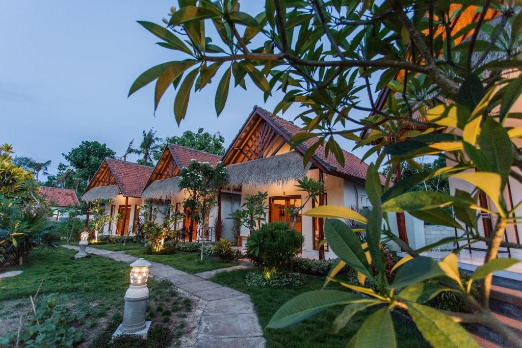 Camar Cottage & Hostel - Main view