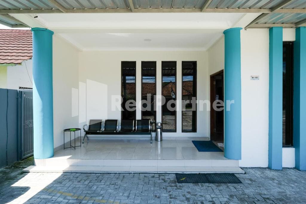 Hotel Andono near YIA Mitra RedDoorz - View 4