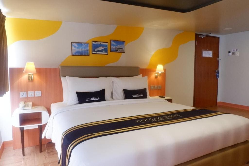 Doulos Phos The Ship Hotel - View 2
