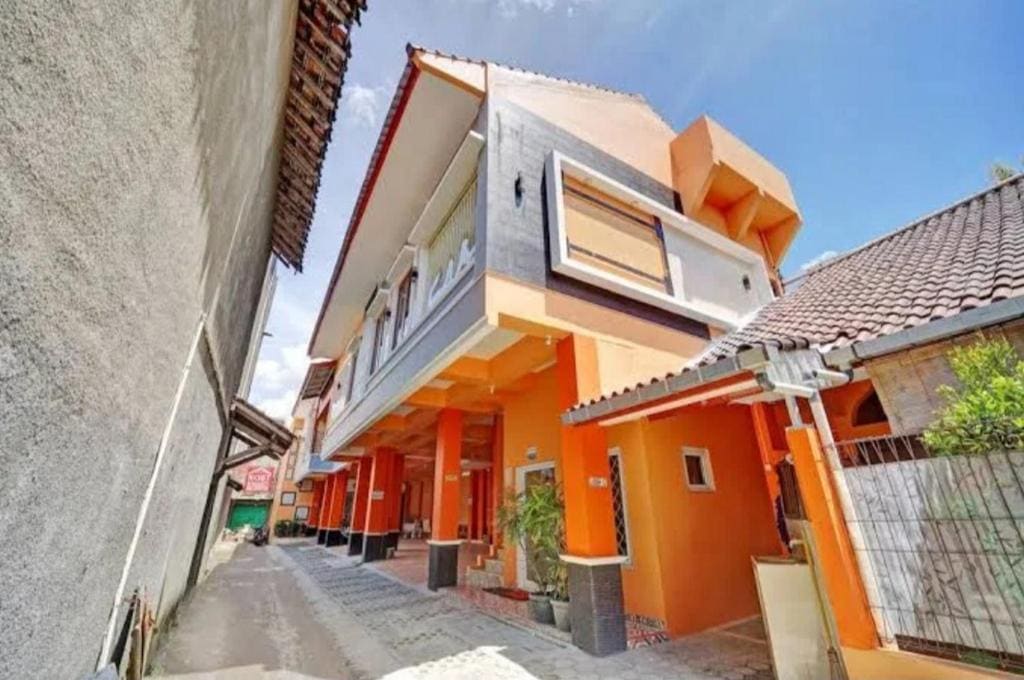 RedDoorz Syariah At Endrayanti Inn RSUD Yogyakarta - Main view