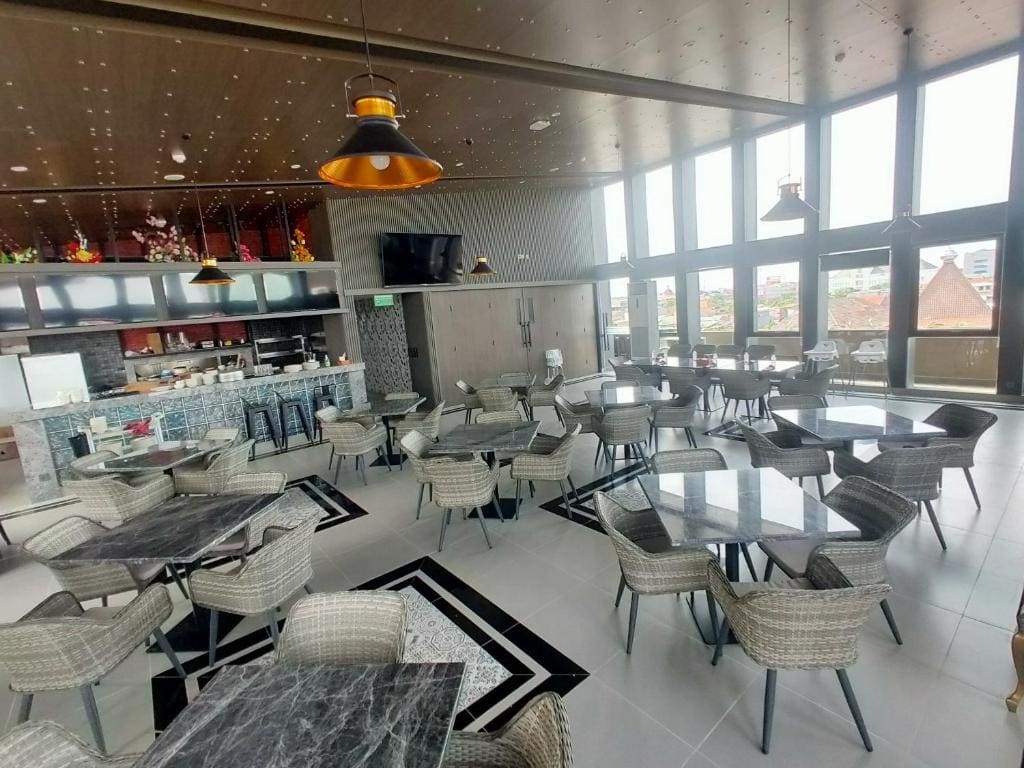 Eno Front One Hotel Semarang - View 5