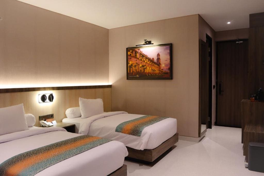 Eno Front One Hotel Semarang - View 7
