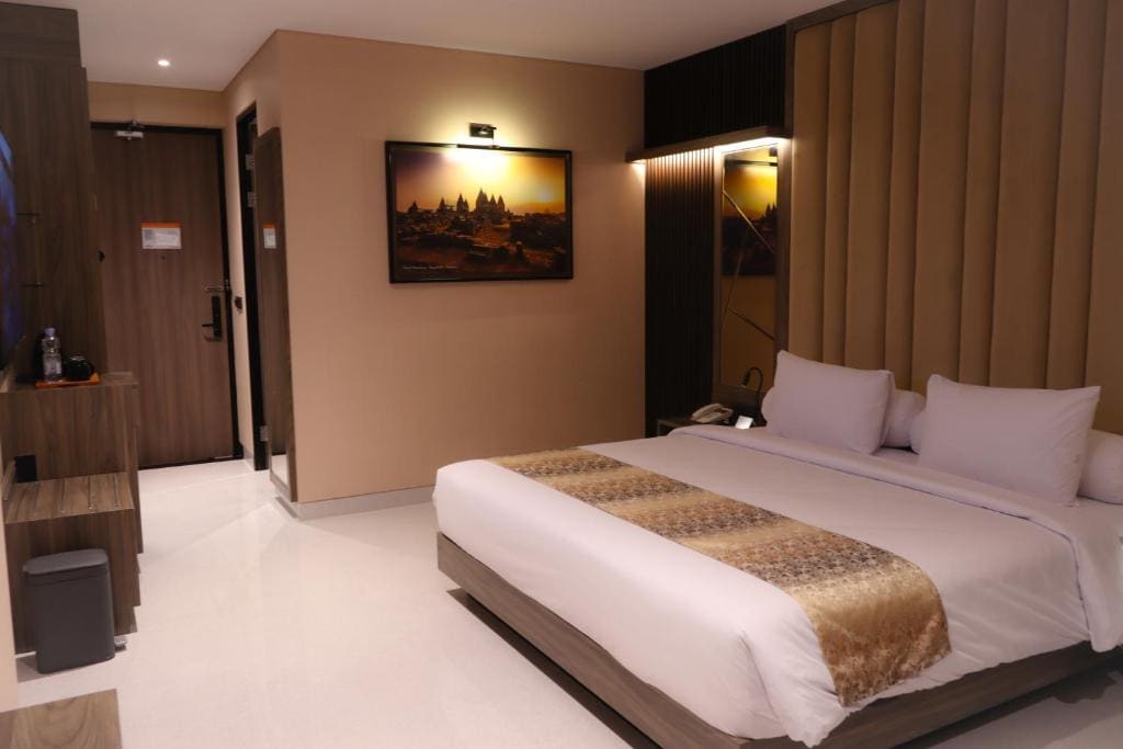 Eno Front One Hotel Semarang - View 6