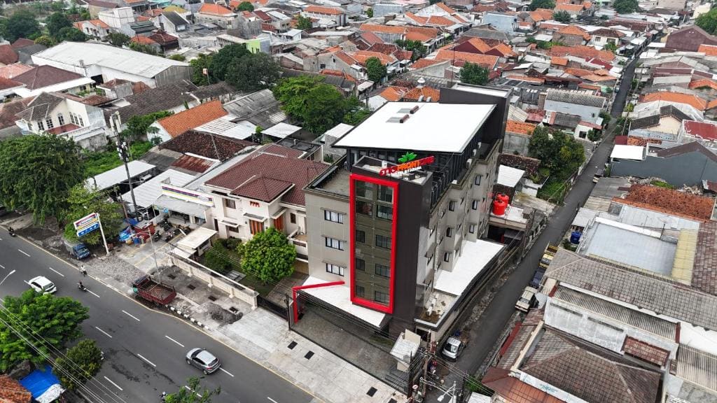 Eno Front One Hotel Semarang - Main view