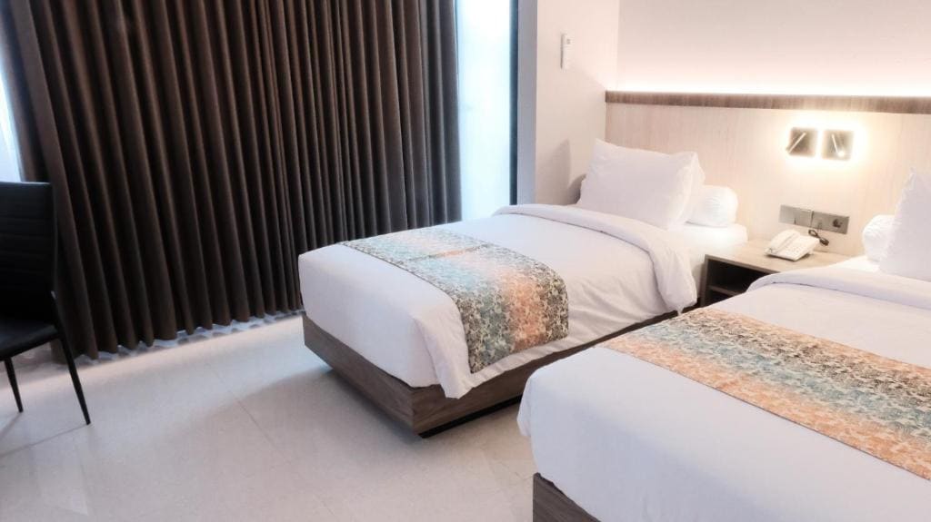 Eno Front One Hotel Semarang - View 2