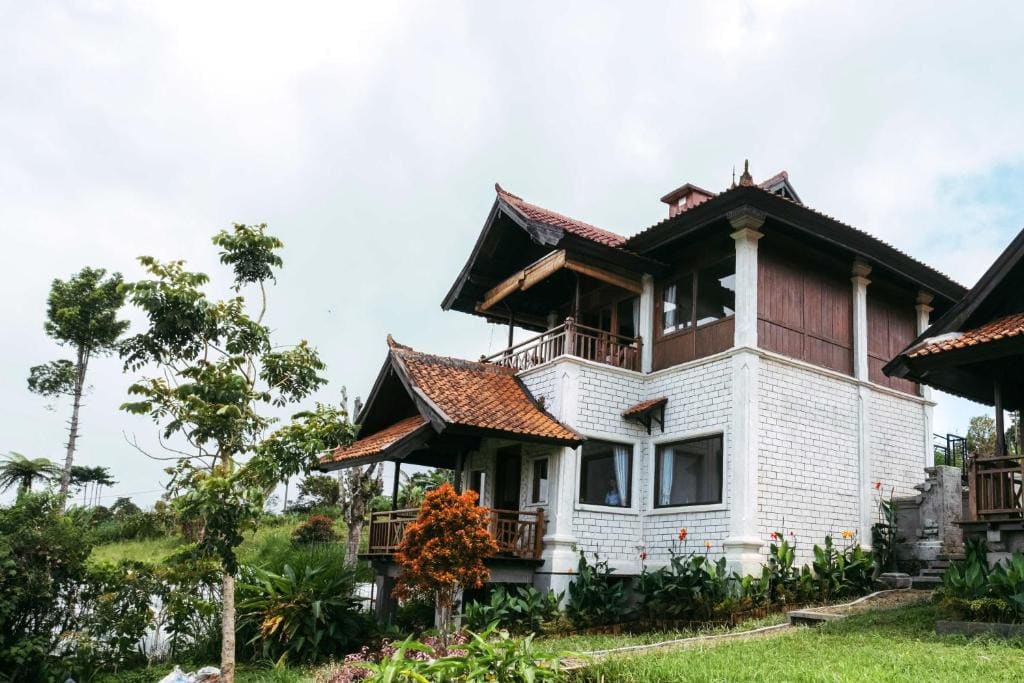 Girihill Farmhouse - Main view