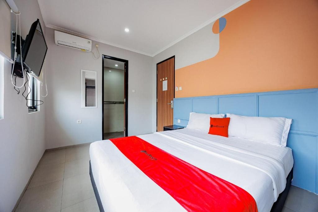 RedDoorz Plus near Radio Dalam 3 - Main view