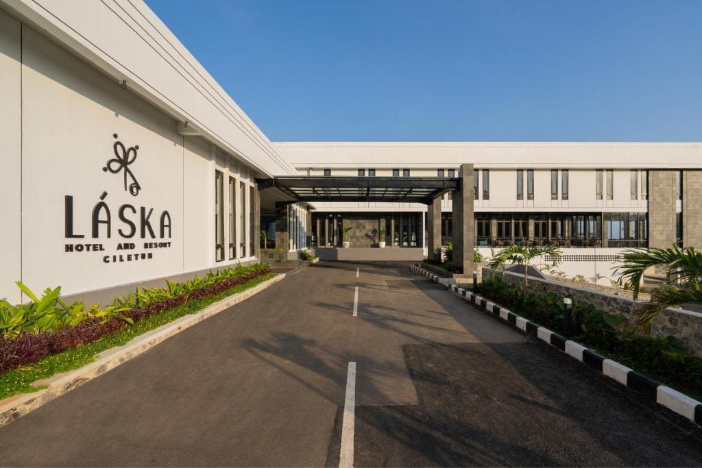 Laska Hotel & Resort Ciletuh - Main view