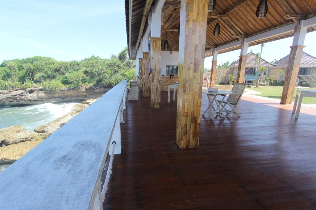 Ombak Bay Lembongan - View 4