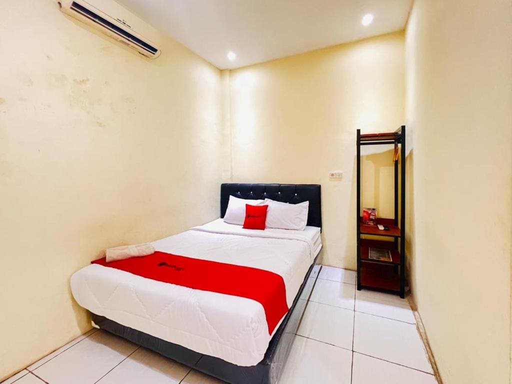 RedDoorz near Alun Alun Sidoarjo - View 2