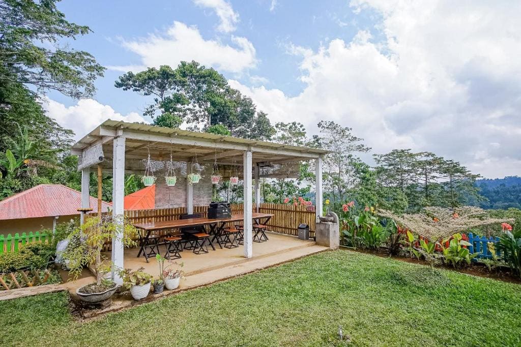 Rainbow Glamping - View 3