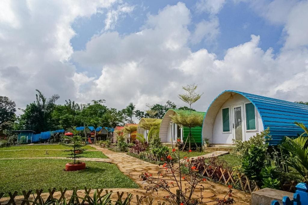 Rainbow Glamping - Main view
