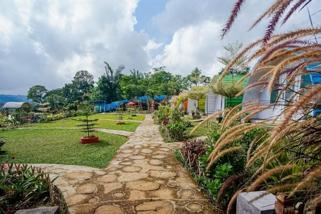 Rainbow Glamping - View 4