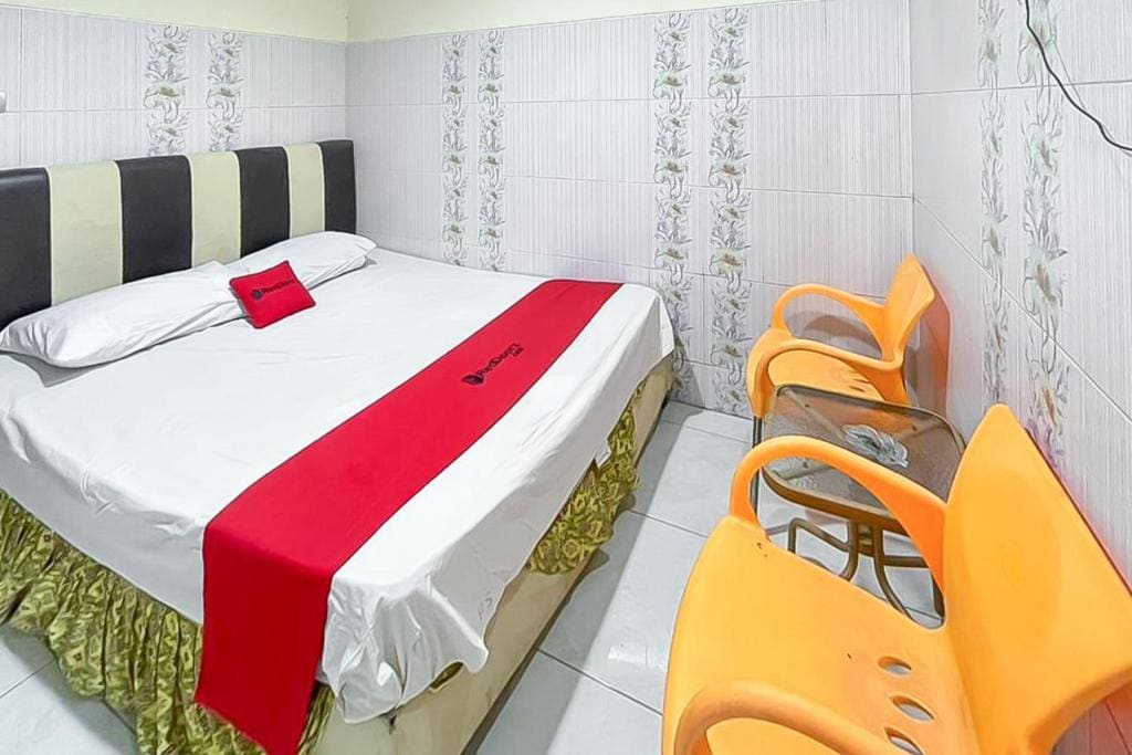 RedDoorz near Grage Mall Cirebon - View 6