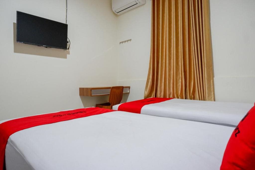 RedDoorz near Living Plaza Purwokerto - View 4