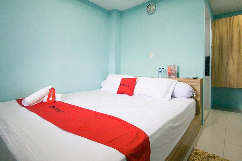 RedDoorz near Mikie Holiday Funland Berastagi - View 6