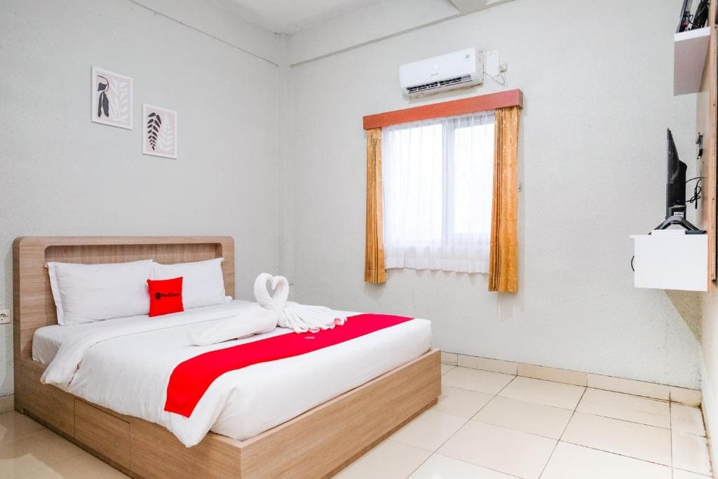 RedDoorz near Taman Rekreasi Selecta - Main view