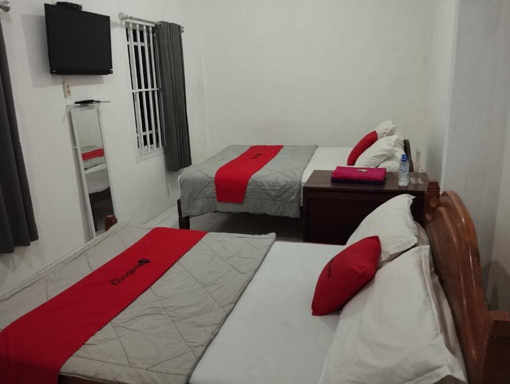 RedDoorz near Terminal Condong Catur - View 7