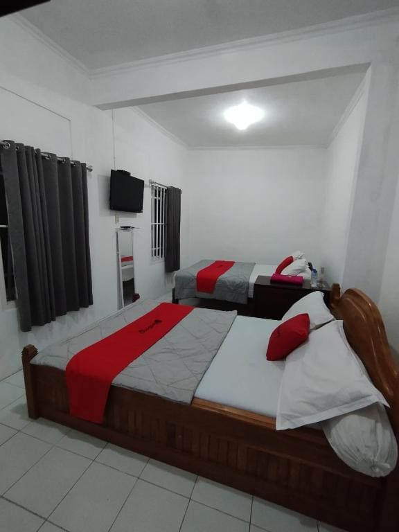RedDoorz near Terminal Condong Catur - View 4