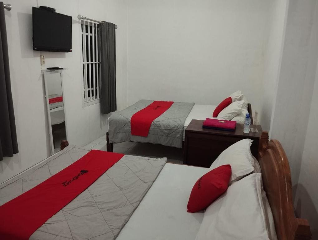 RedDoorz near Terminal Condong Catur - View 5