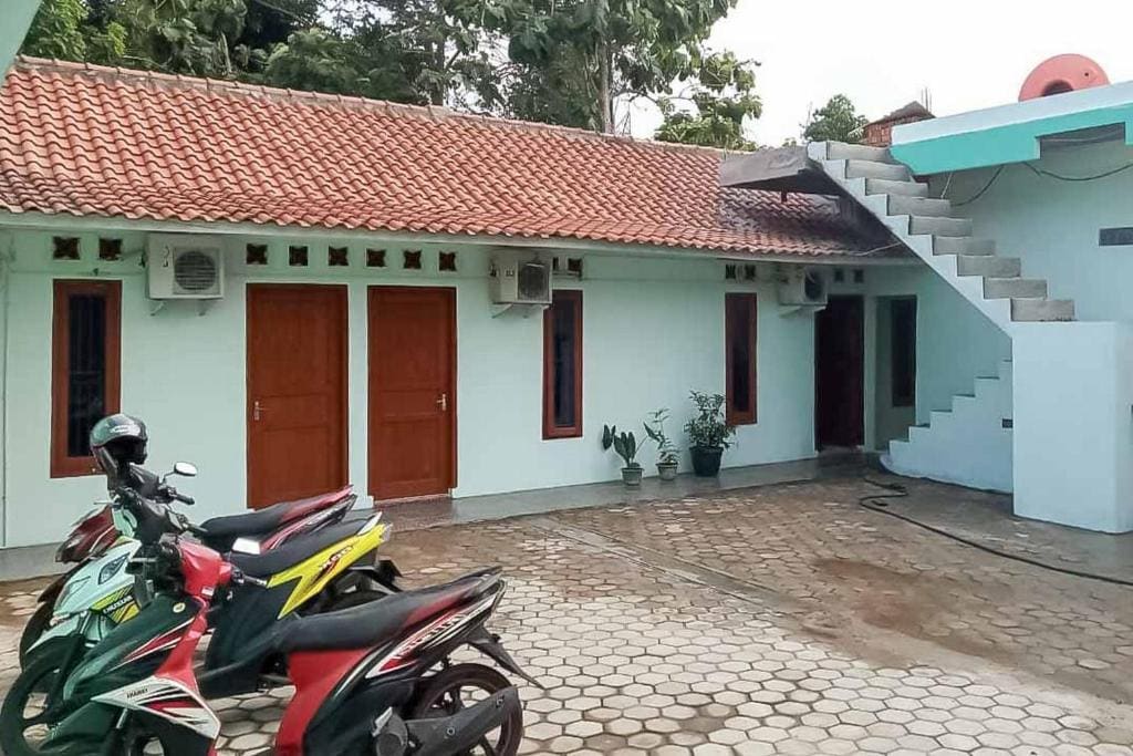 RedDoorz Plus near Universitas Saburai Lampung - Main view