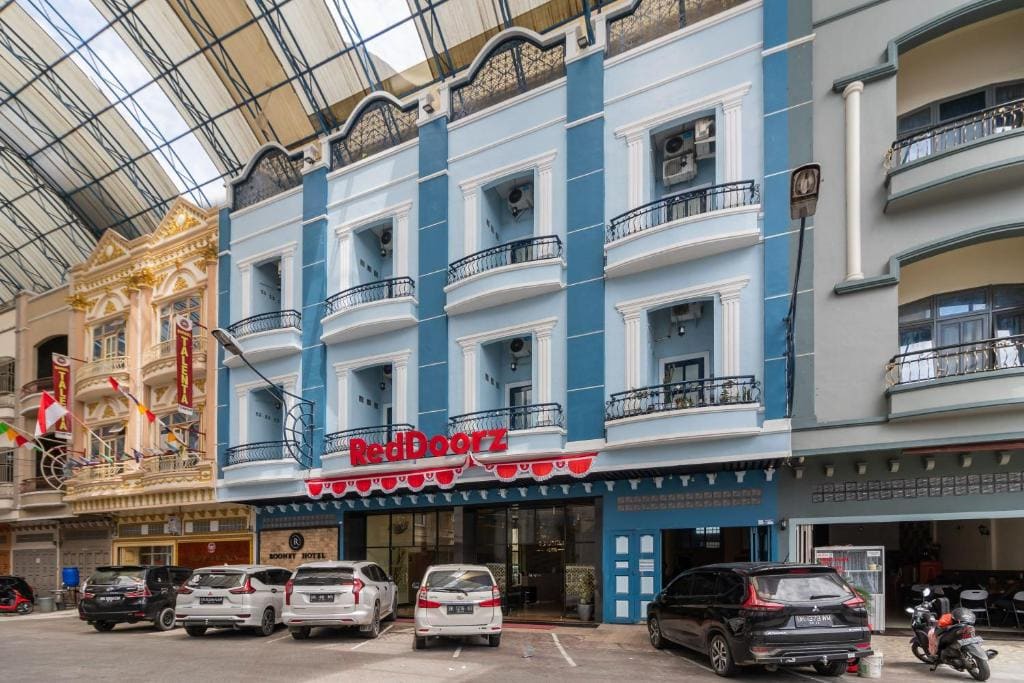 RedDoorz Plus near Ramayana Pematangsiantar - Main view