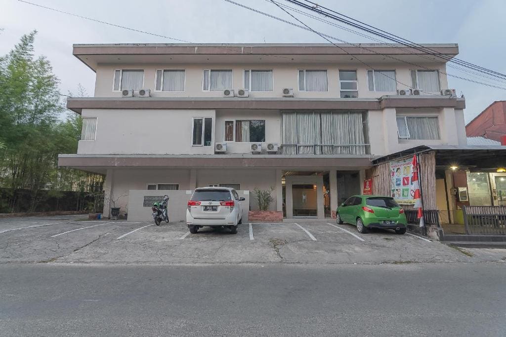 RedDoorz Plus near Sepinggan Airport 3 Balikpapan - Main view
