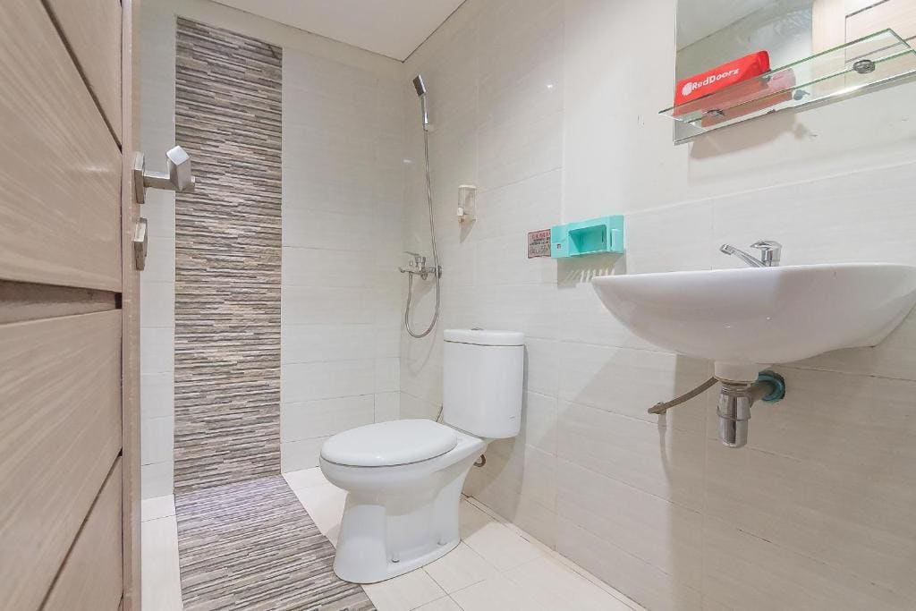 RedDoorz Plus near Sepinggan Airport 3 Balikpapan - View 7