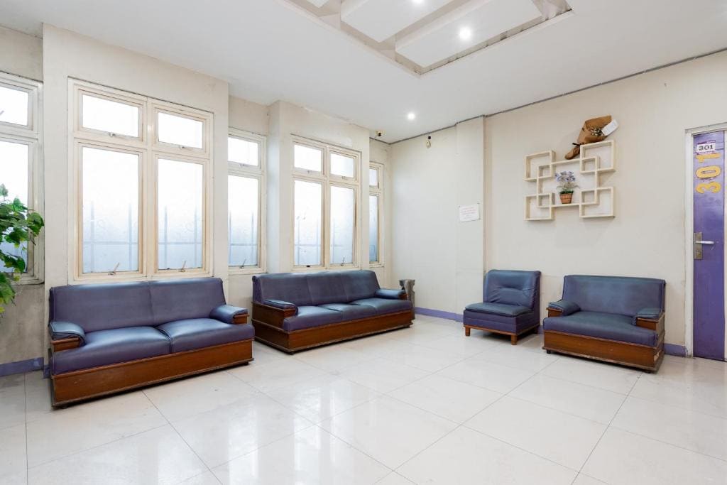 RedDoorz Plus near Stasiun Bekasi - View 4