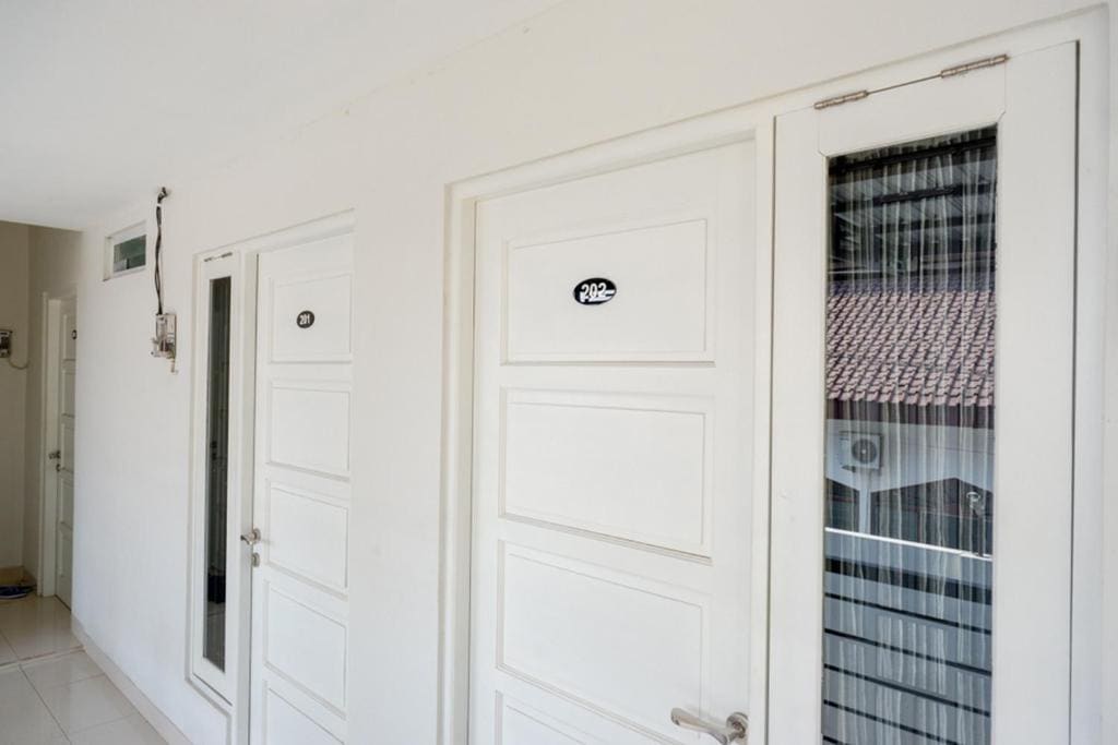 RedDoorz Plus Syariah near Stasiun Tegal 2 - View 7