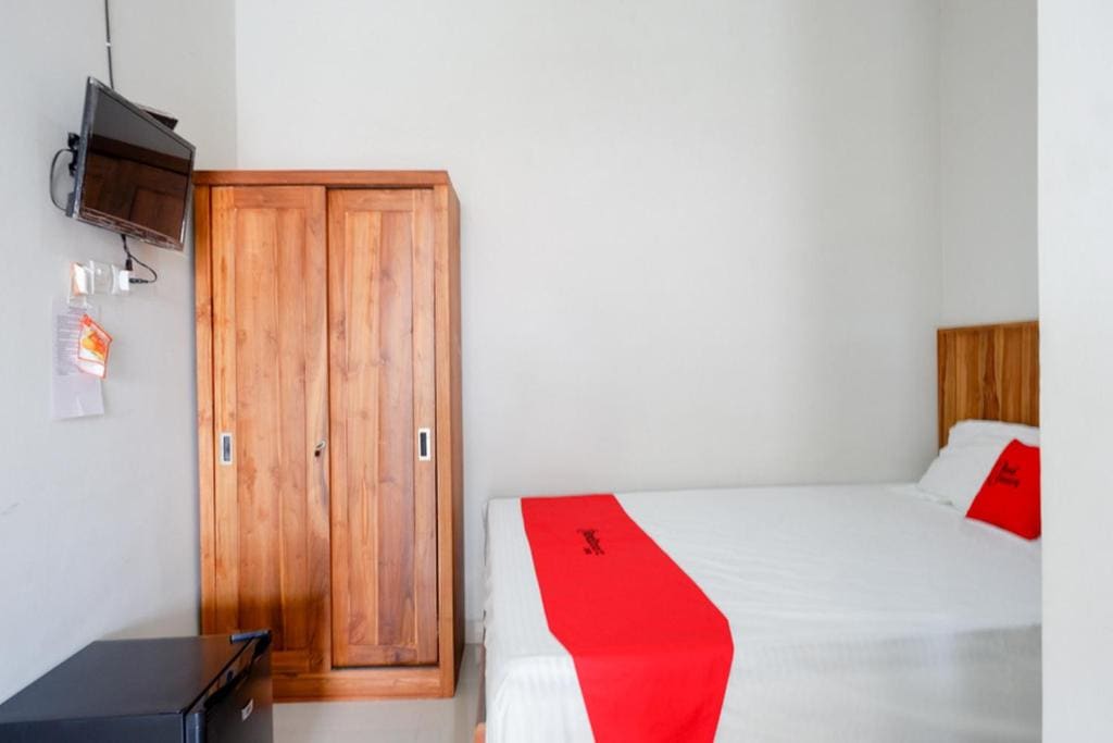 RedDoorz Plus Syariah near Stasiun Tegal 2 - View 5